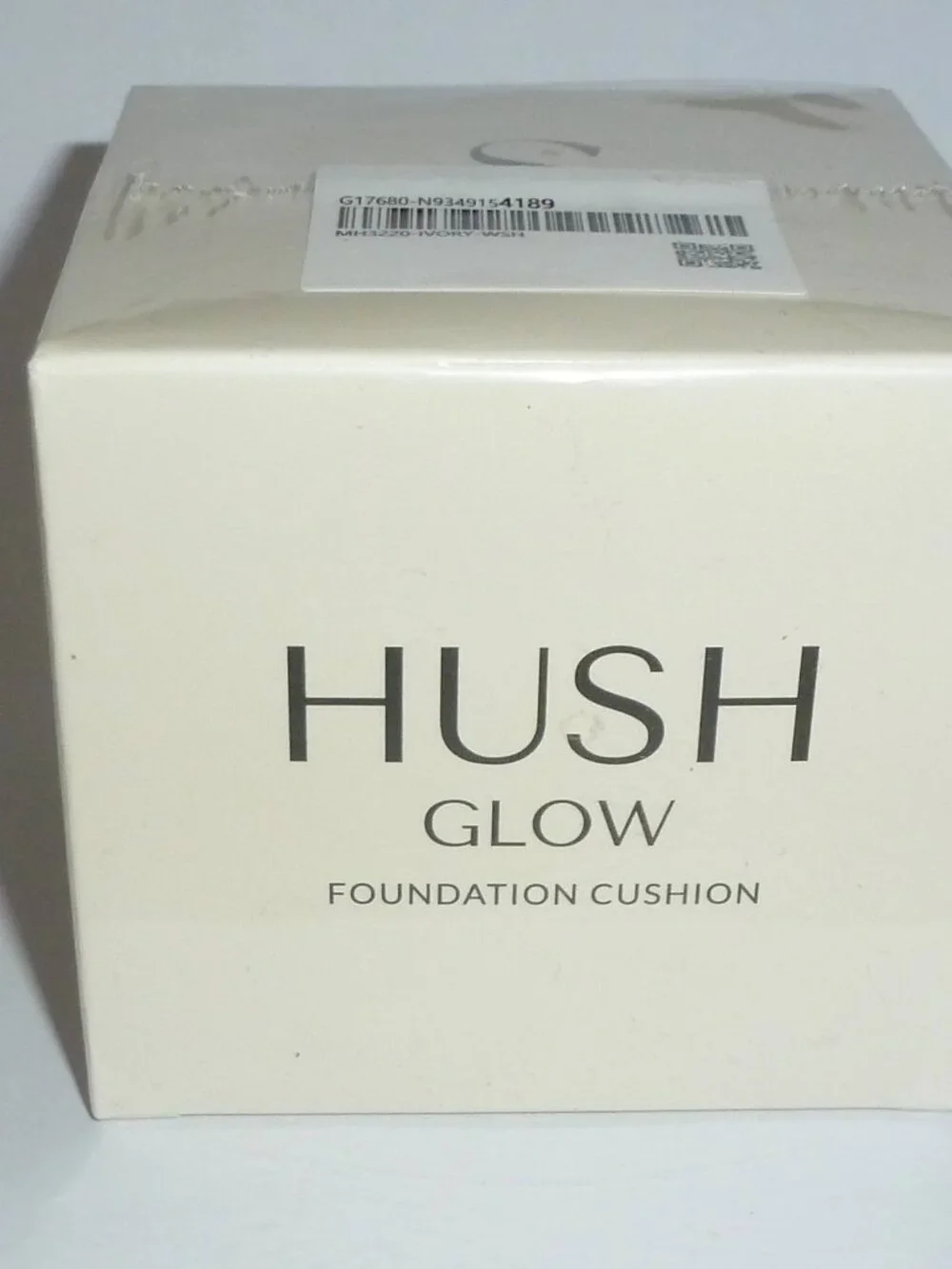 Hush Glow Foundation Cushion - Ivory - Exp 2030